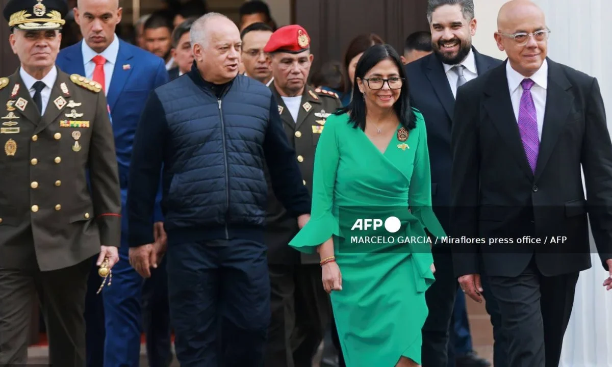 Delcy Rodríguez visitará a Gustavo Petro en Colombia