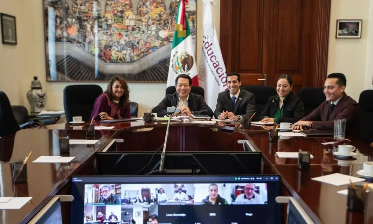 Mario Delgado acordó con las autoridades educativas y deportivas estatales, impulsar y promover el 'Mundialito escolar'.