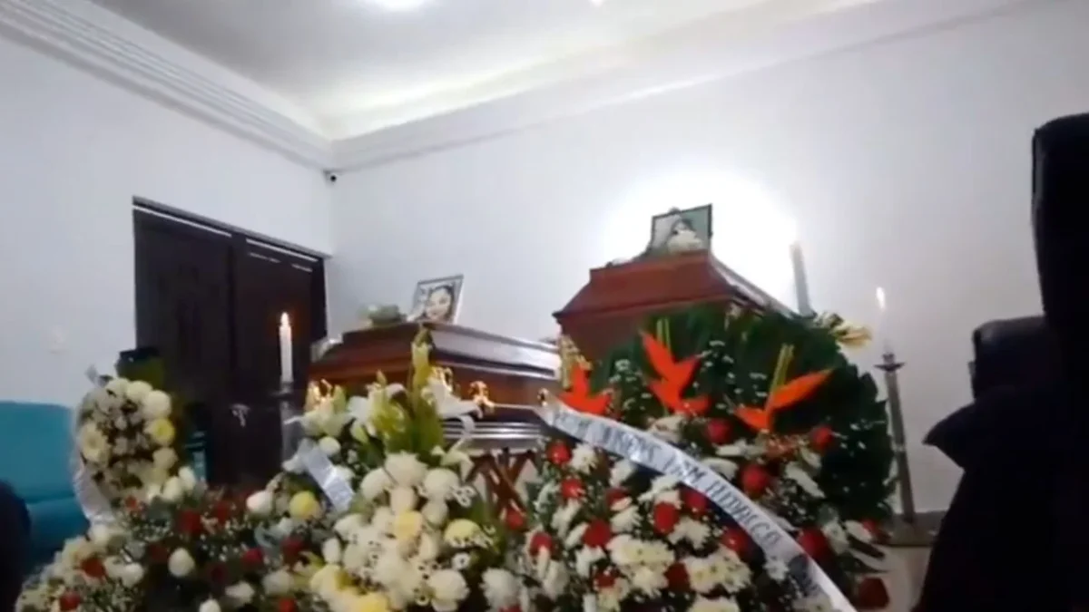 A ambas víctimas de feminicidio las llevaron al panteón de Guanos, en Cuautitlán, donde familiares y amigos les dieron el último adiós.