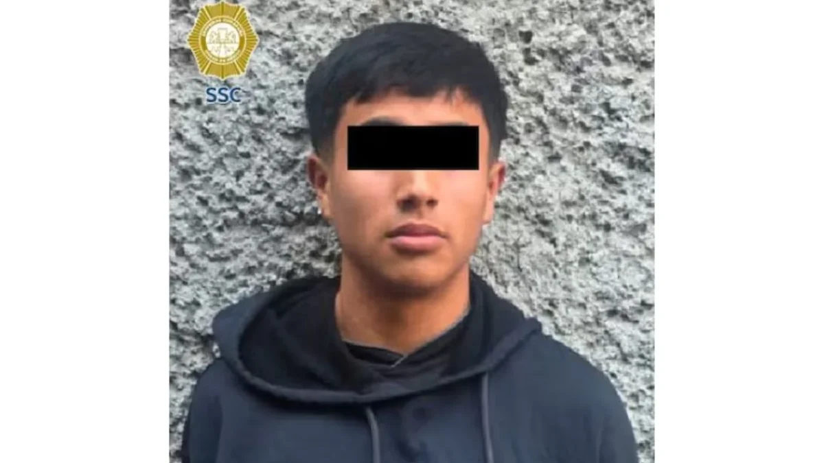 Elementos de la SSC detuvieron a un joven presuntamente relacionado con el ataque armado en una barbería de Iztapalapa, donde dos hombres perdieron la vida.