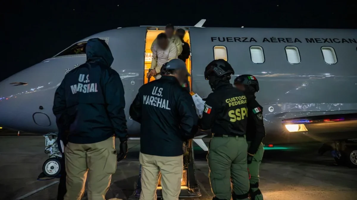 Ronald Johnson señaló que el envío de operadores de cárteles muestra la voluntad de México para aumentar la colaboración en seguridad.