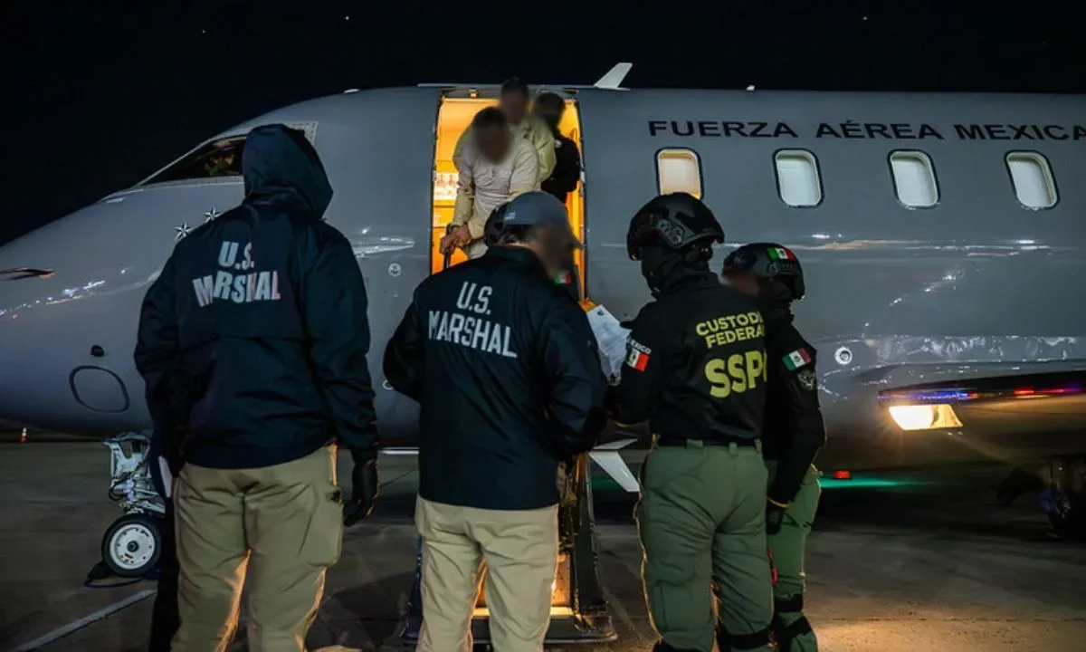 Ronald Johnson señaló que el envío de operadores de cárteles muestra la voluntad de México para aumentar la colaboración en seguridad.