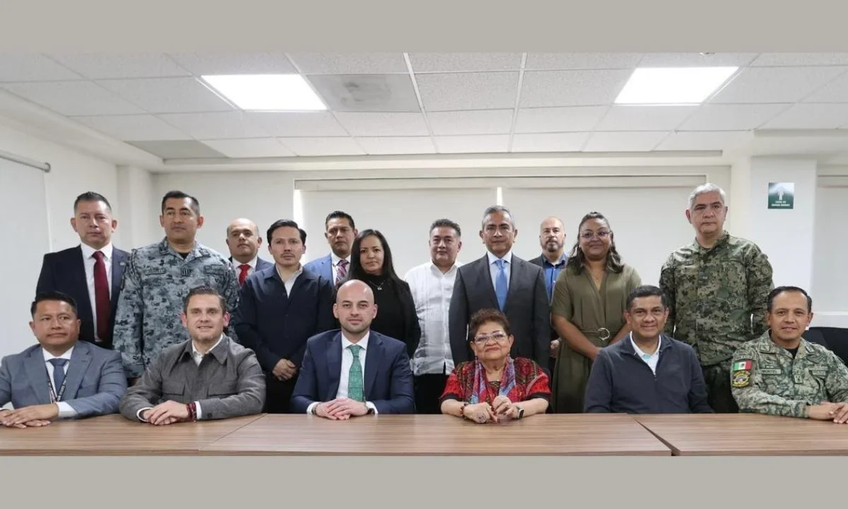 La titular de la FGR, Ernestina Godoy, se reunió con mandos de los tres niveles de gobierno, para plantear estrategias de trabajo conjuntas.