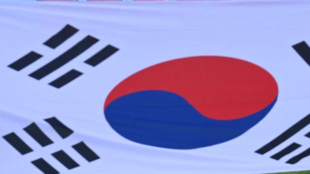 Trump aumentará aranceles a varios productos surcoreanos, y acusó a Corea del Sur de 'no estar a la altura' de pacto comercial alcanzado.