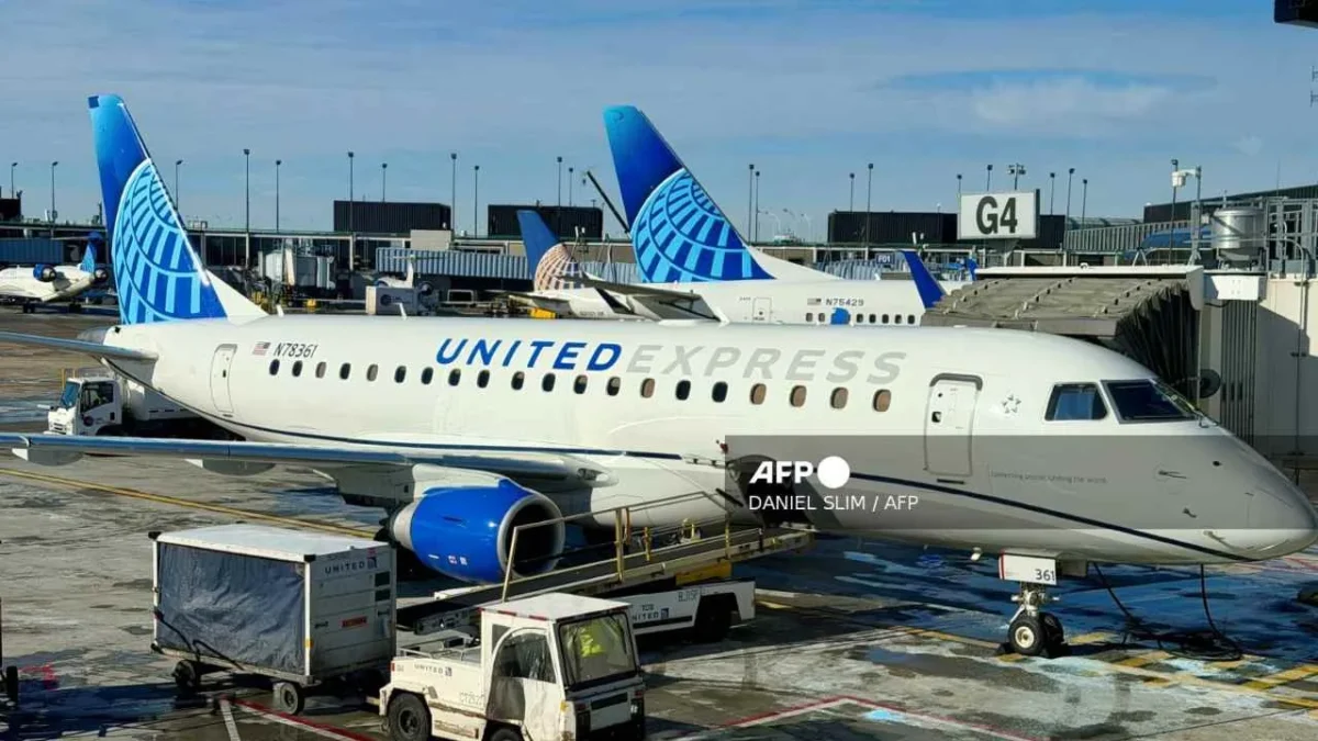 La FAA de EU advierte a las aerolíneas sobre posible actividad militar en México.