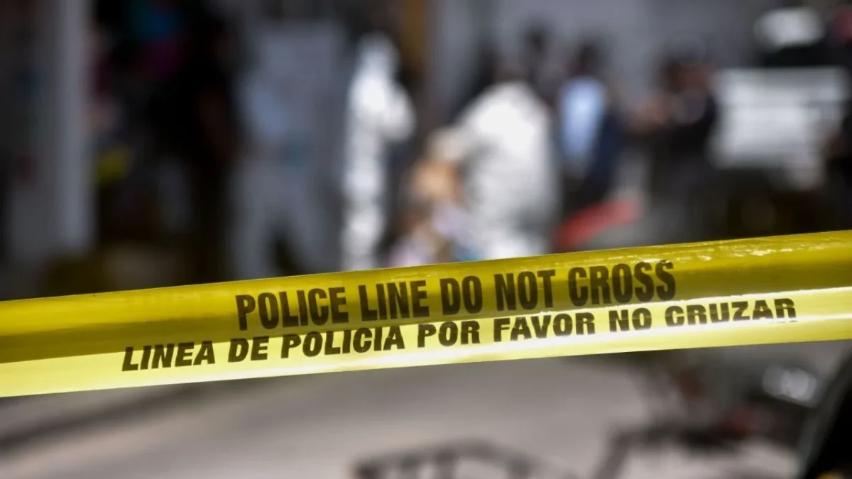 Elías, un menor de ocho años, quien iba en la parte trasera del automovil, fue quien recibió el impacto de la bala perdida en la cara.