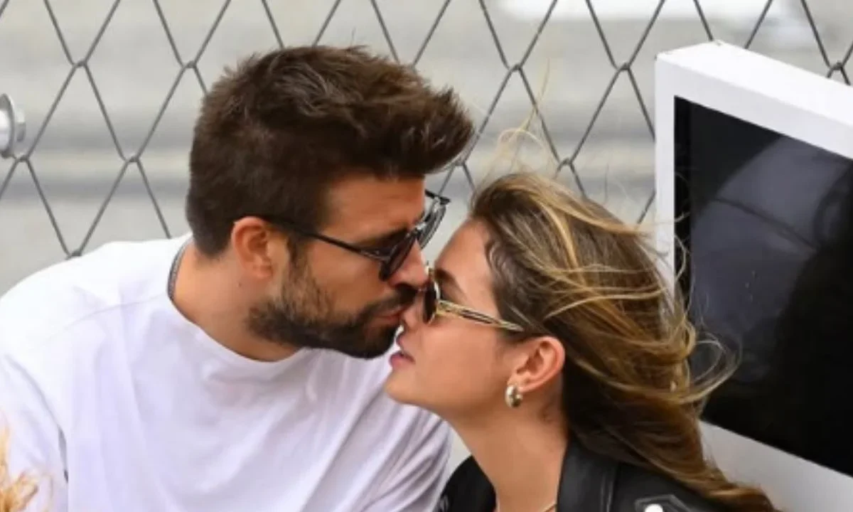 Fans de Shakira sorprenden a Gerard Piqué y Clara Chía al reproducir el himno tras la ruptura de la cantante colombiana.