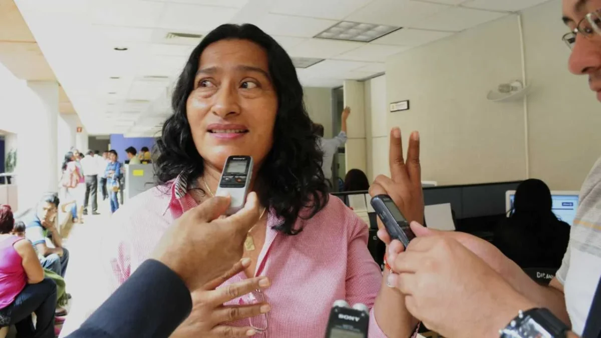 ACUSAN. La alcaldesa de Acapulco, Abelina López, fue demandada por un collar de alto valor de su propiedad.