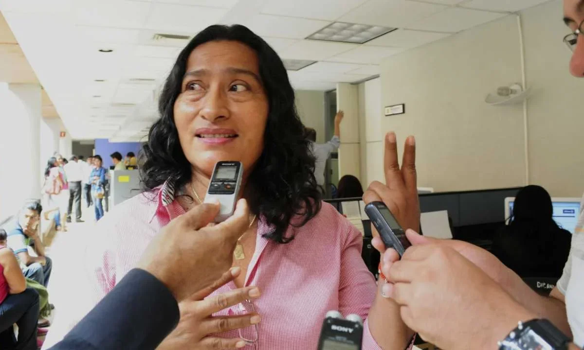 ACUSAN. La alcaldesa de Acapulco, Abelina López, fue demandada por un collar de alto valor de su propiedad.
