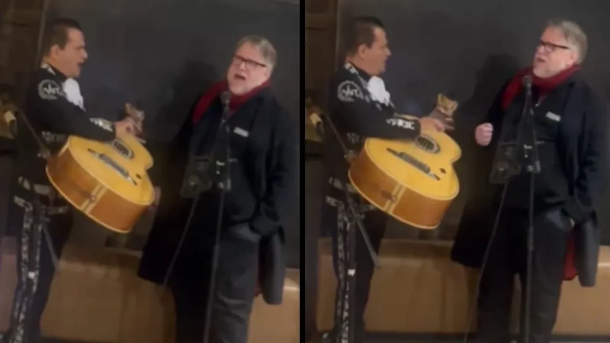 El director de cine, Guillermo del Toro, sorprendió a todos al cantar con mariachi en el Festival de Sundance.
