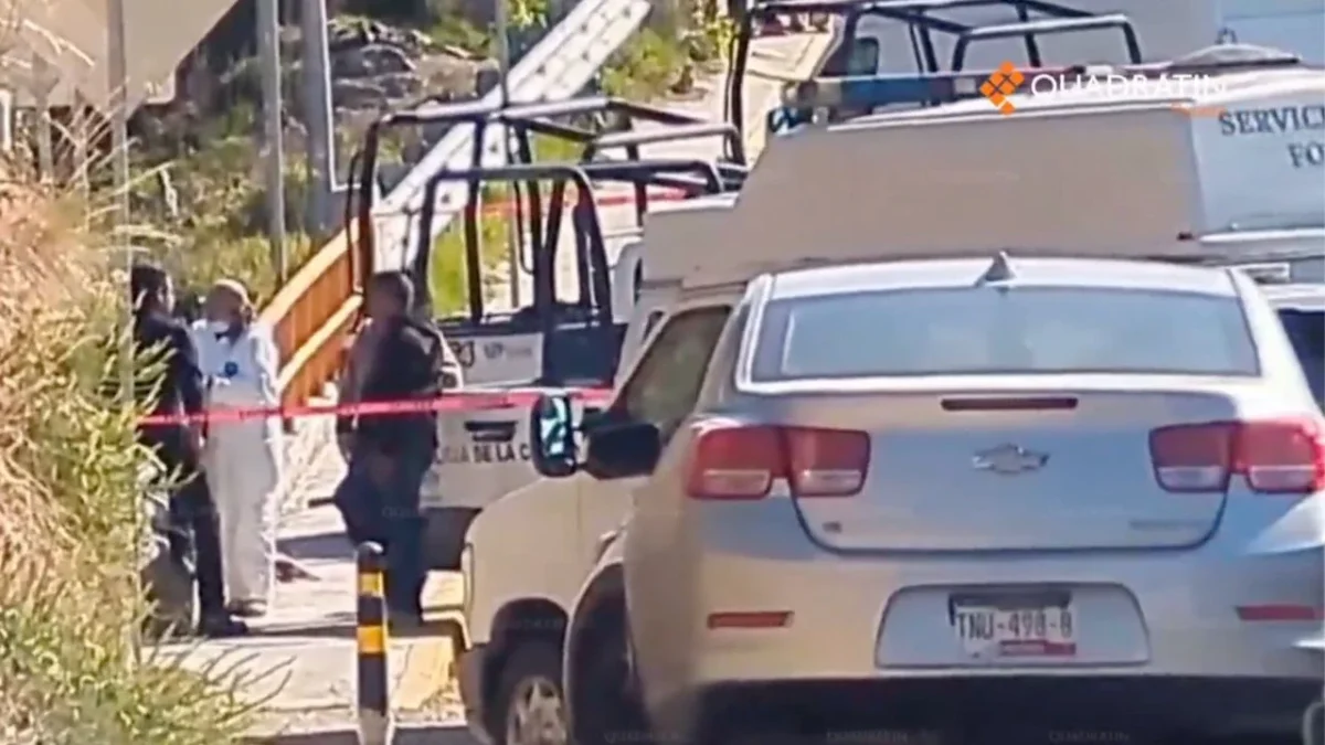 Vecinos de San Miguel Espejo reportaron al 911 dos bolsas de plástico que eran mordidas por fauna canina y que contenían restos humanos.