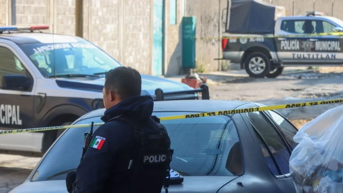 Vecinos de una colonia en Tultitlán, alertaron a las autoridades por una caja abandonada en la calle, contenía restos humanos.