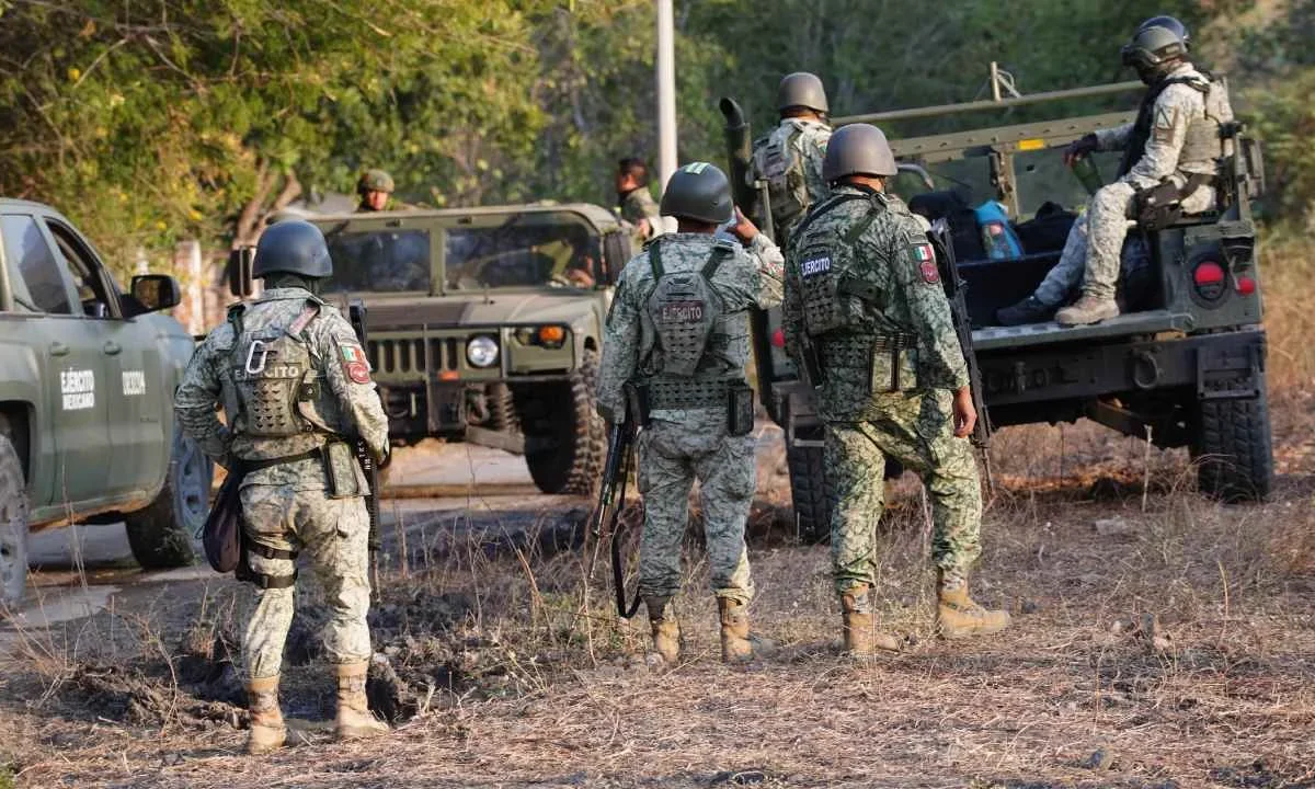 Un hombre murió por la explosión de una mina terrestre en las costas de Michoacán.