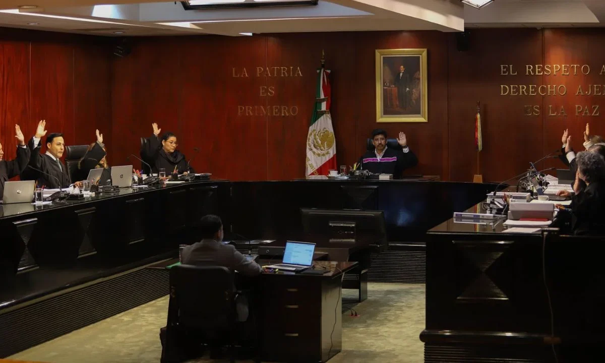 La SCJN resolvió que la vía adecuada para reclamar indemnizaciones por fallas del Ministerio Público es la administrativa y no la civil.