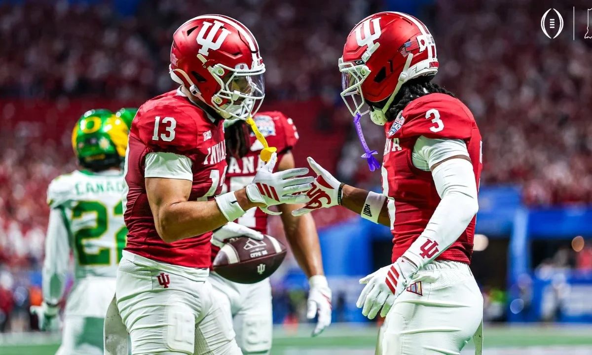 Indiana Hoosers, ganadores del Peach Bowl contra Oregon, jugarán la final contra Miami como visitantes para definir al campeón colegial.