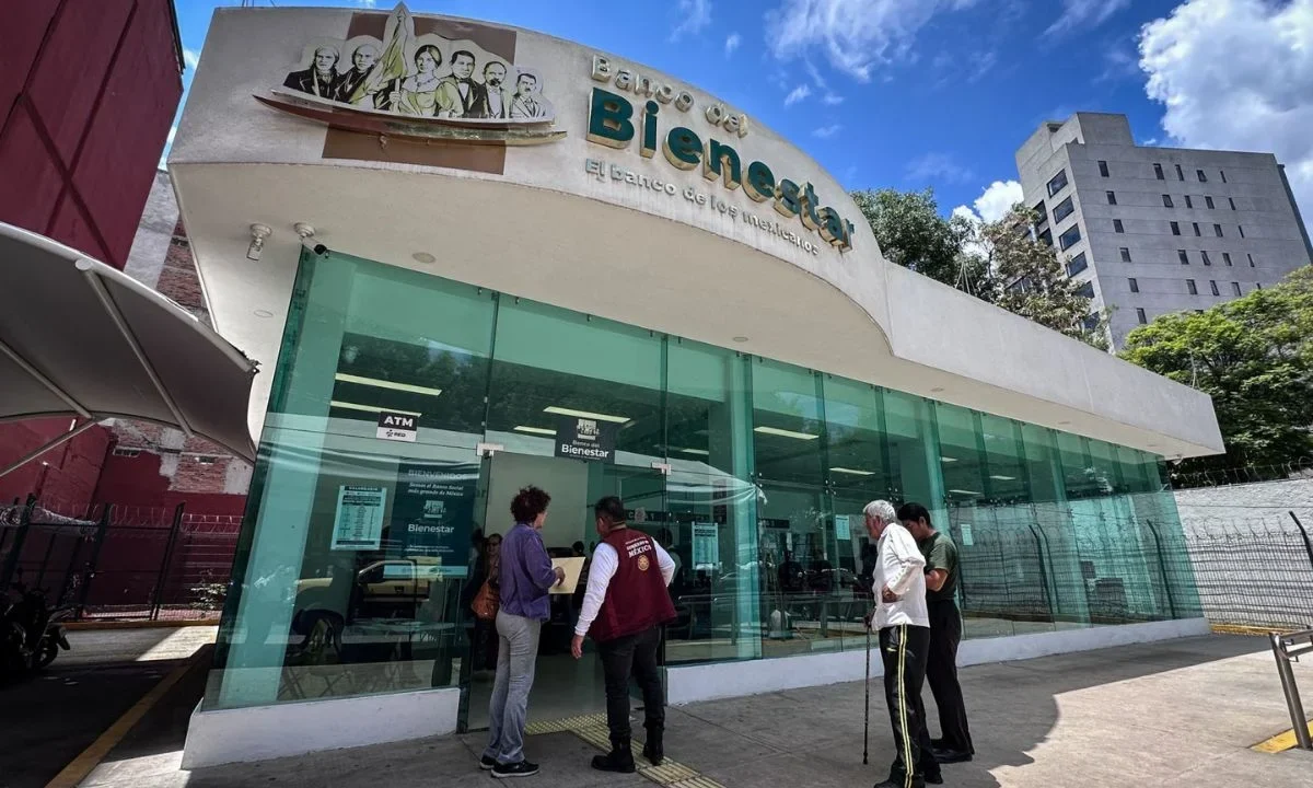 Presuntos ladrones forzaron las puertas de la sucursal del Banco del Bienestar ubicada en Otumba, reportaron trabajadores este miércoles.