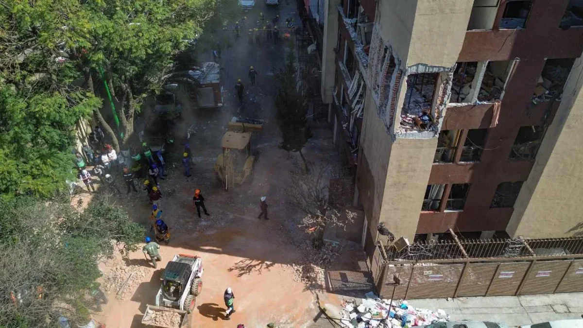 Un hombre lesionado por la explosión ocurrida en la colonia Paseos de Taxqueña, sigue hospitalizado y con diagnóstico delicado.