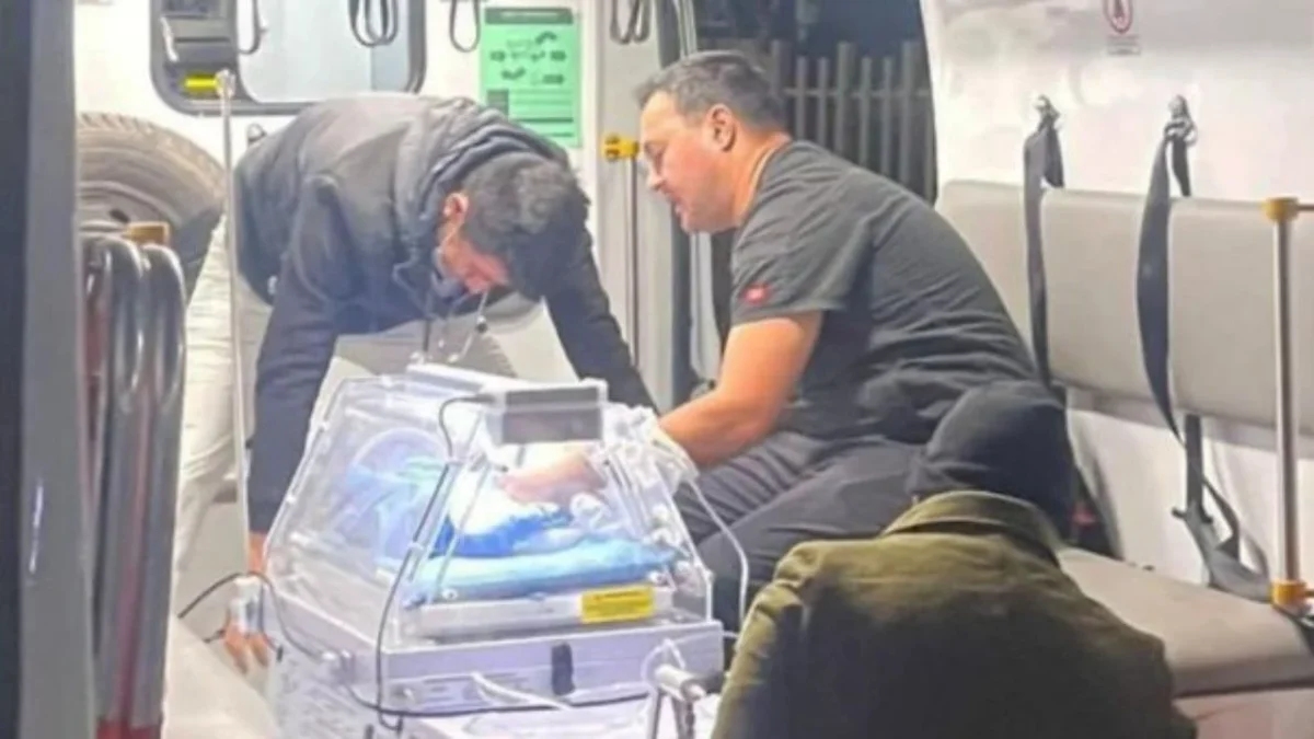 Hallan con vida a un recién nacido en un contenedor de basura en un campo agrícola ubicado en el municipio de Hermosillo.