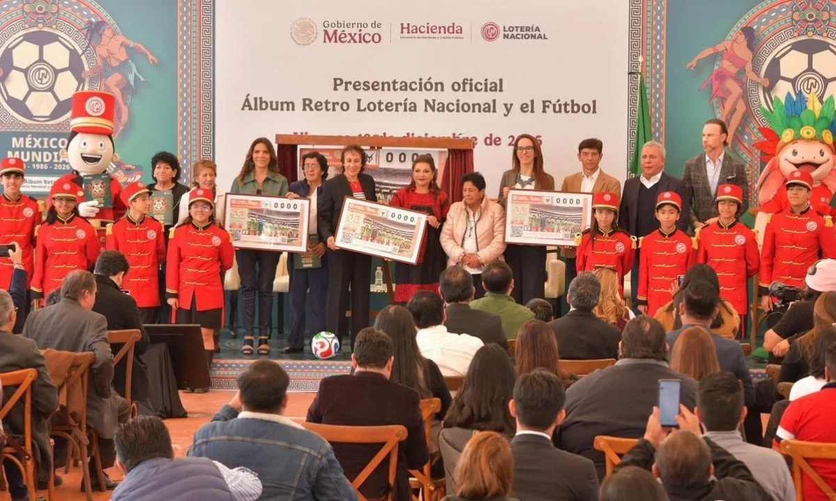 La Lotería Nacional presentó una colección de 20 billetes con diseños retro de fútbol rumbo al Mundial 2026, en el que México será una de las sedes.