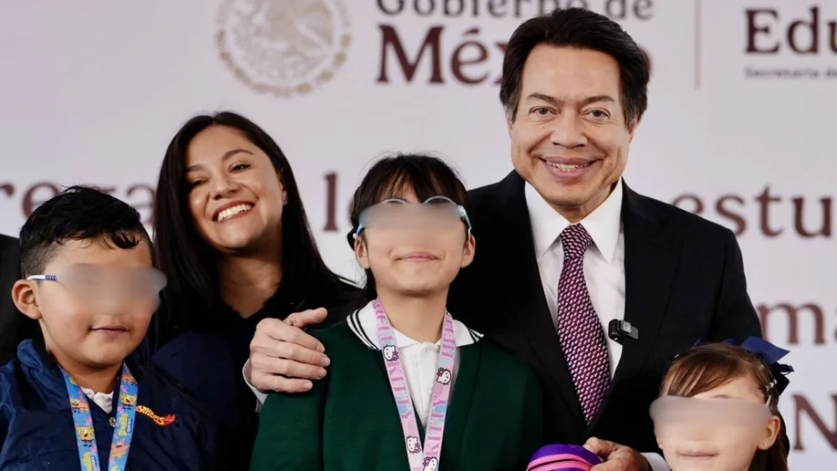 Mario Delgado enfatizó que en 2026 la Beca Universal Rita Cetina se ampliará a la educación primaria pública, de primero a sexto grado.