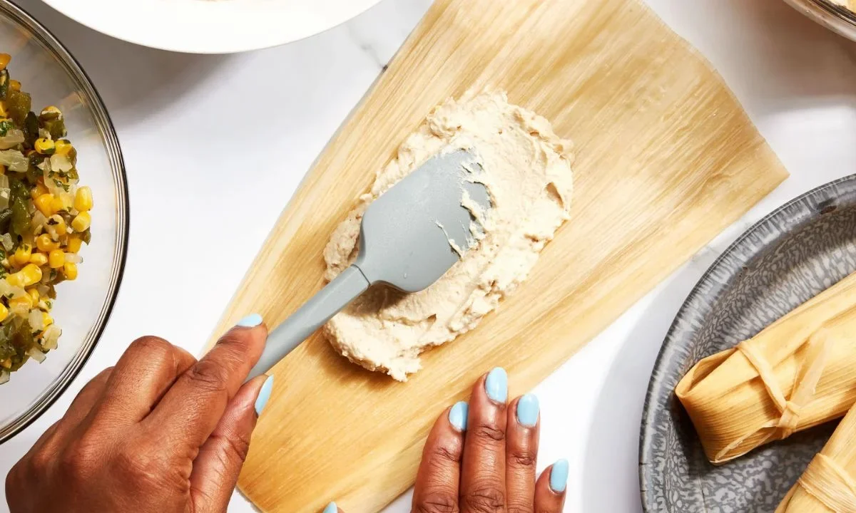 La elección entre masa nixtamalizada o harina de maíz influye en el sabor y la textura de los tamales, protagonistas del Día de la Candelaria cada 2 de febrero.