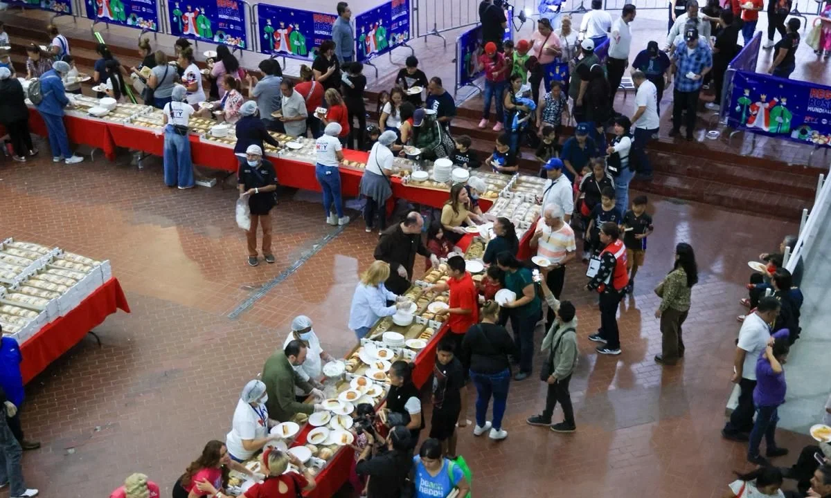 Regia Navidad y la Rosca Mundialista son acciones que buscan promover la convivencia familiar y mantener vivas las tradiciones en Monterrey.