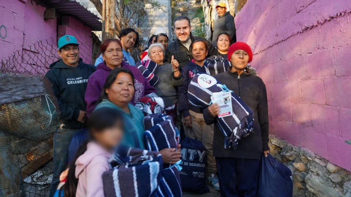 El Gobierno municipal, encabezado por Adrián de la Garza, llevó apoyos a tres colonias de la zona norte ante las bajas temperaturas.