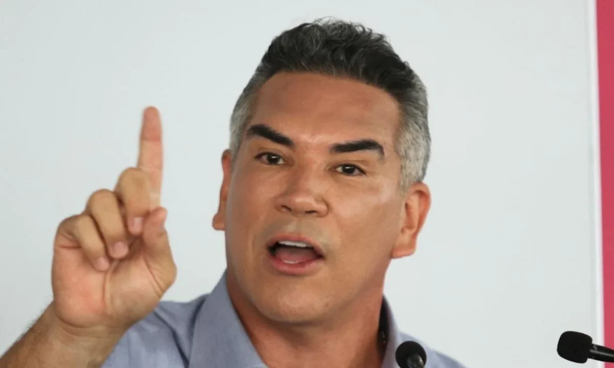 La denuncia del líder nacional del PRI busca que la comunidad internacional ponga los ojos en lo que sucede actualmente en México.