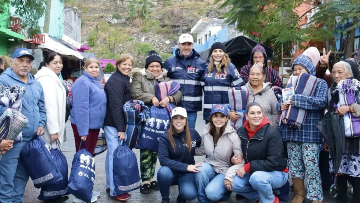 El programa Mty. sin frío benefició a habitantes de 20 colonias de Monterrey, repartieron miles de cobertores y artículos de primera necesidad.