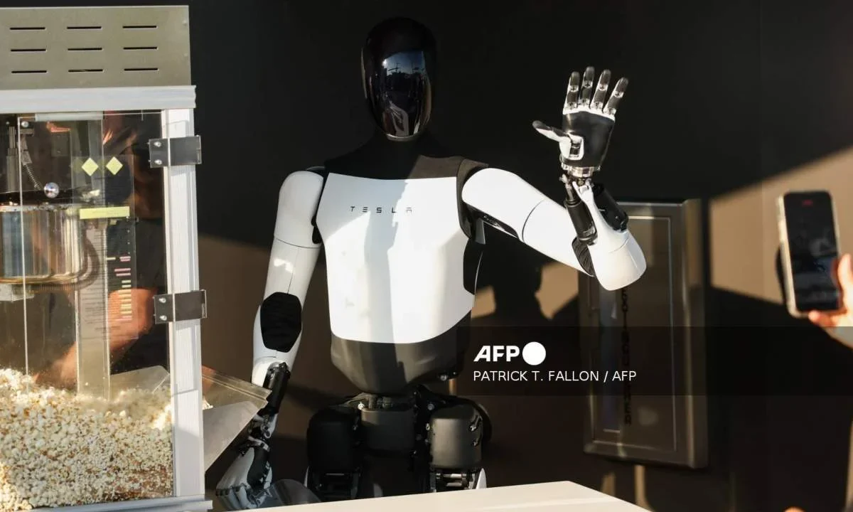 Elon Musk quiere vender 1 millón de robots humanoides Optimus.