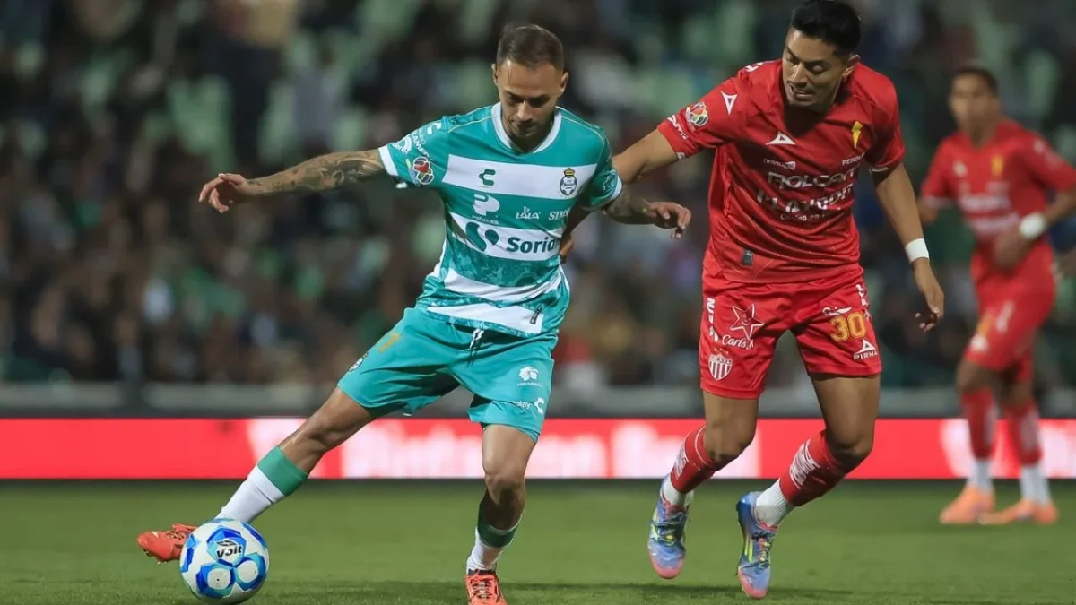 Necaxa y Santos se enfrentaron en casa del equipo de Coahuila, con dos proyectos deportivos urgidos por mejorar lo hecho en 2025.
