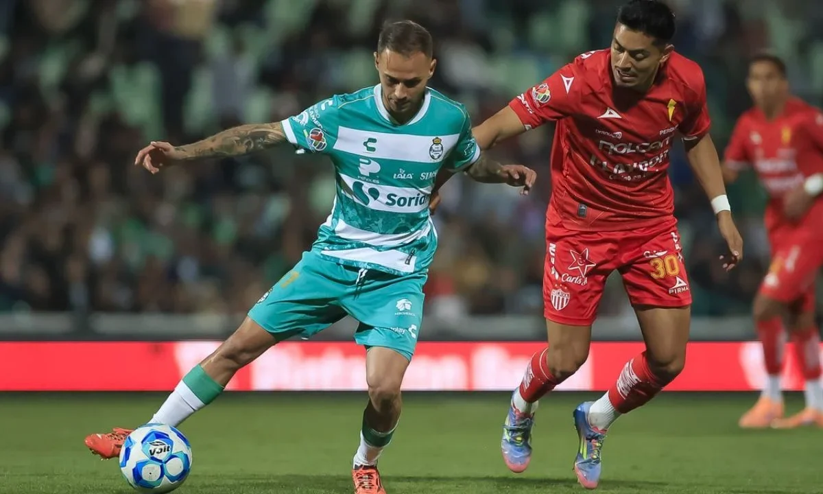 Necaxa y Santos se enfrentaron en casa del equipo de Coahuila, con dos proyectos deportivos urgidos por mejorar lo hecho en 2025.