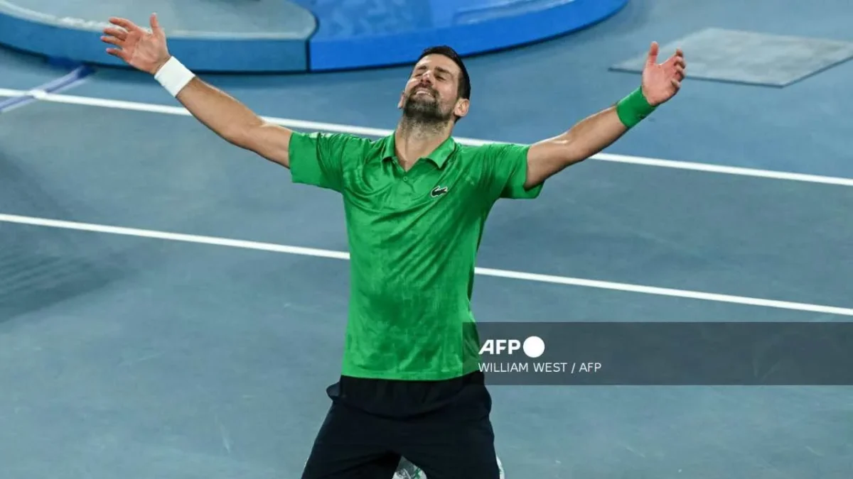 Novak Djokovic vence a Jannik Sinner en semifinales y será rival de Carlos Alcaraz en la final del Australian Open, donde buscará su tan ansiado 25° Grand Slam.