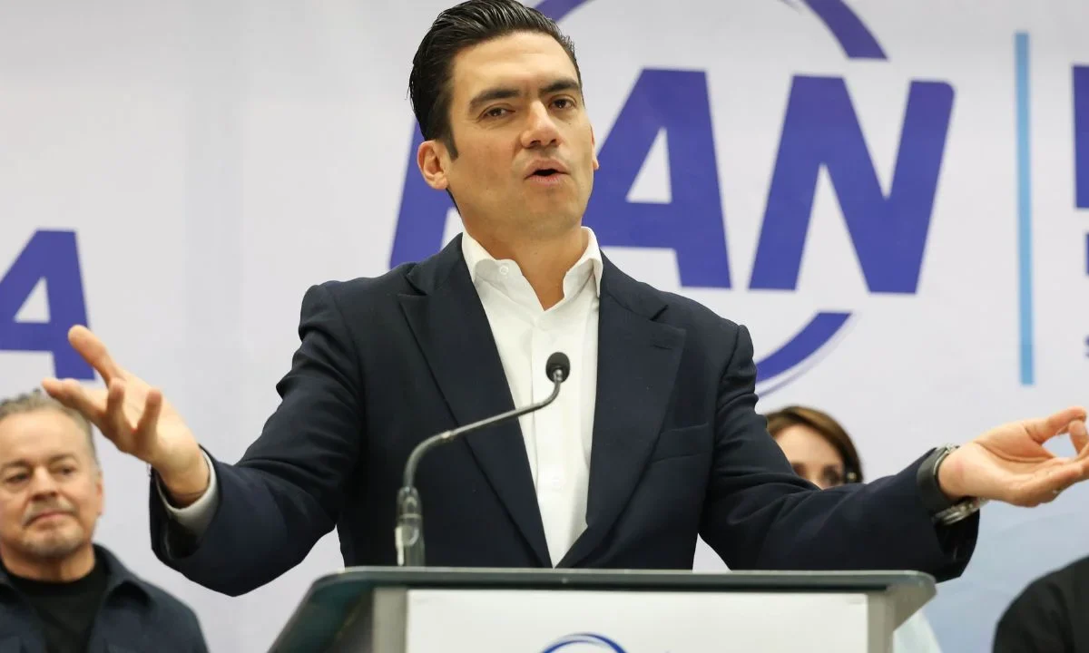 Jorge Romero, presidente nacional del Partido Acción Nacional (PAN), ofreció conferencia de prensa en el Senado de la República previo al inicio de actividades de la Reunión Plenaria del grupo parlamentario del partido ante la LXVO Legislatura. Romero Herrera respondió cuestionamientos de los medios de comunicación respecto al tema de la Reforma Electoral, así cómo del descarrilamiento del Tren Interoceánico