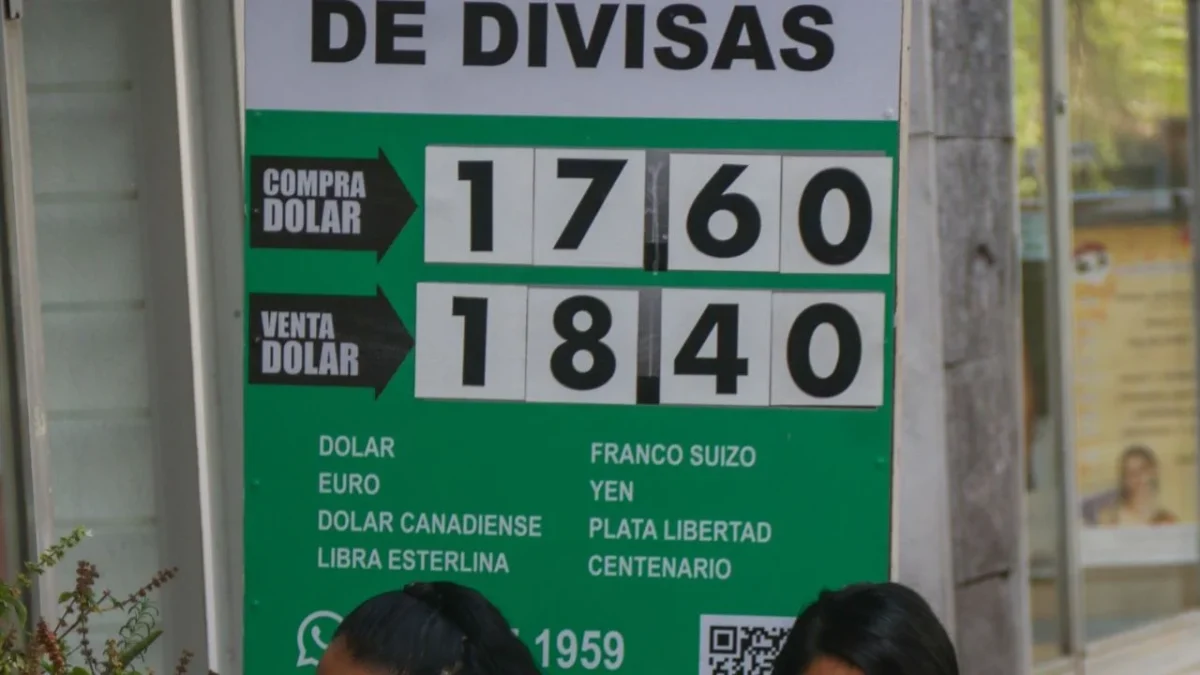 El peso mexicano oscila cerca de los 17.60 por dólar, ante la aversión global por el conflicto entre Trump y la Unión Europea.