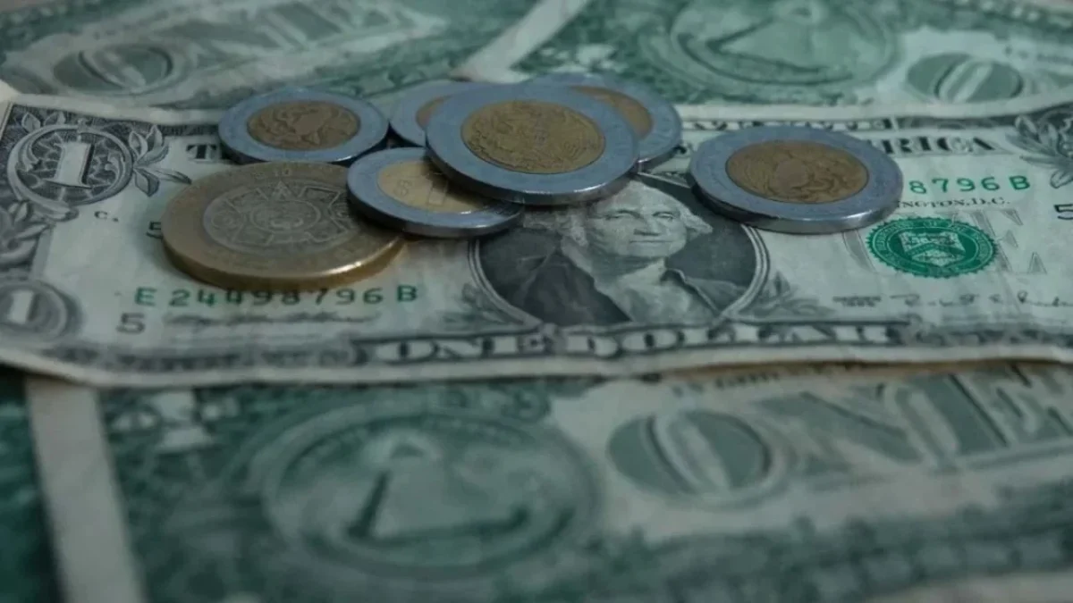 Al mediodía del domingo el peso mexicano operaba en los 17.36 unidades por dólar manteniendo el nivel desde el viernes pasado.
