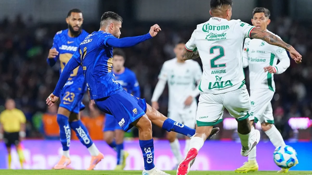 Pumas hizo valer la localidad en el Estadio Olímpico Universitario y 'arrastró' a Santos 4-0; también debutó a Uriel Antuna al 56'.