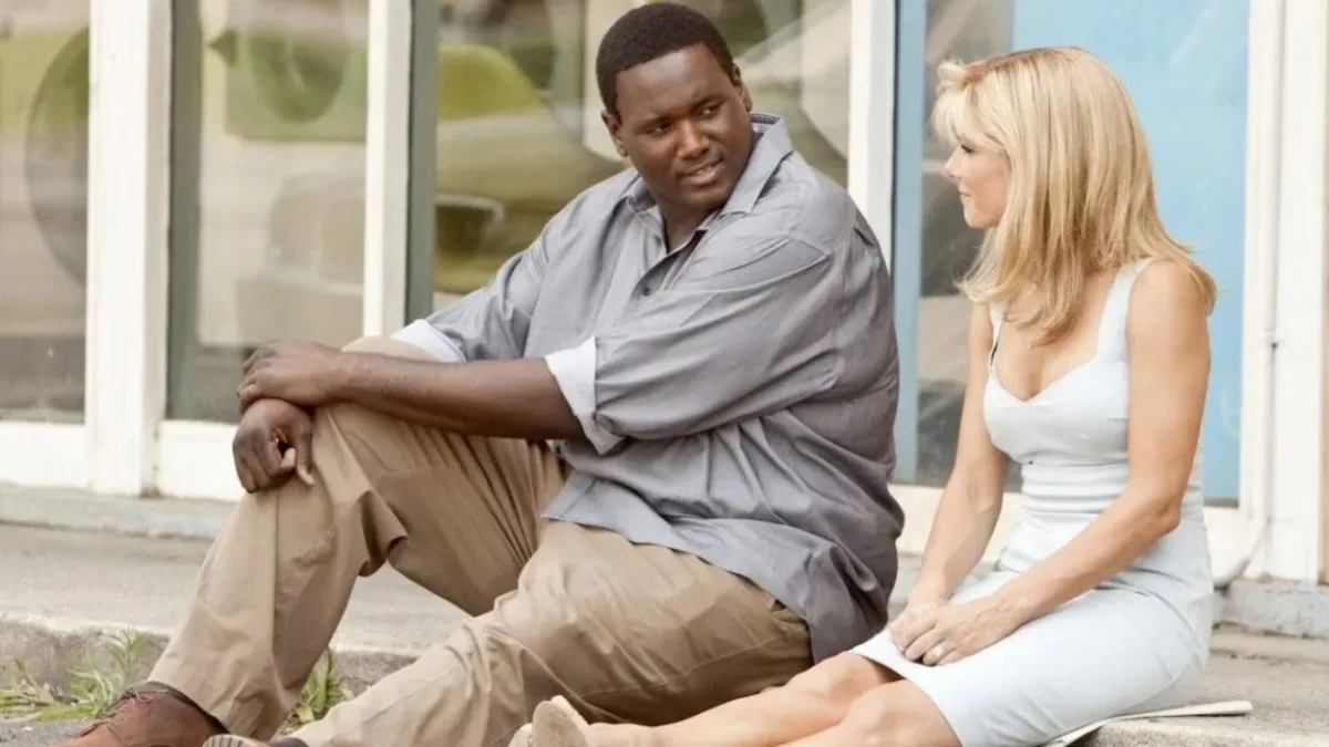 Quinton Aaron se encuentra en terapia intensiva y con soporte vital, luego de sufrir una convulsión de gravedad en su casa.