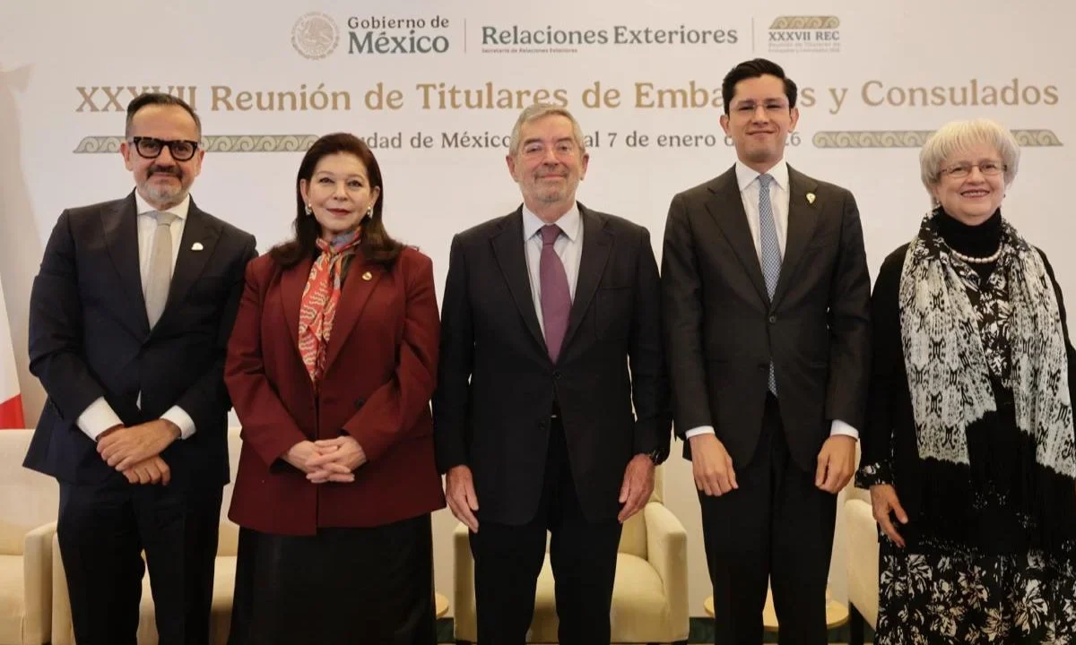 Reaparece Juan Ramón De la Fuente, fija posicionamiento contra intervención de EU en Venezuela