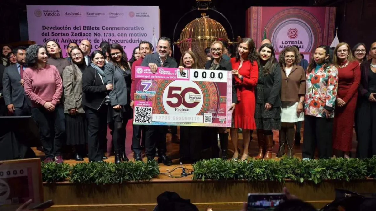 La Lotería Nacional reconoce los 50 años de Profeco con billete conmemorativo.