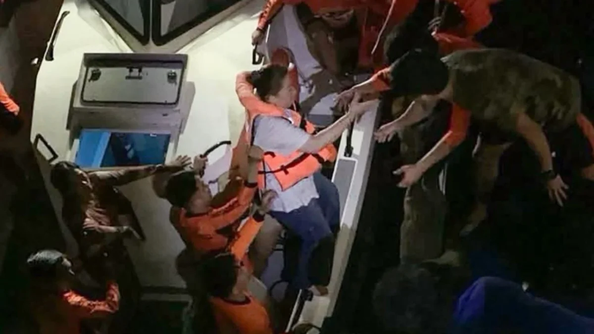 Un ferry con más de 350 personas a bordo se hundió en el sur de Filipinas, se reportan 15 muertos y 28 desaparecidos en naufragio.