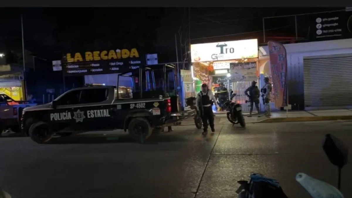 El reportero Carlos Castro se encontraba en un negocio de comida en Poza Rica, cuando sujetos fuertemente armados dispararon contra él. 