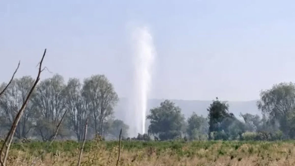 Reportan fuga de combustible en presunta toma clandestina en Tlahuelilpan