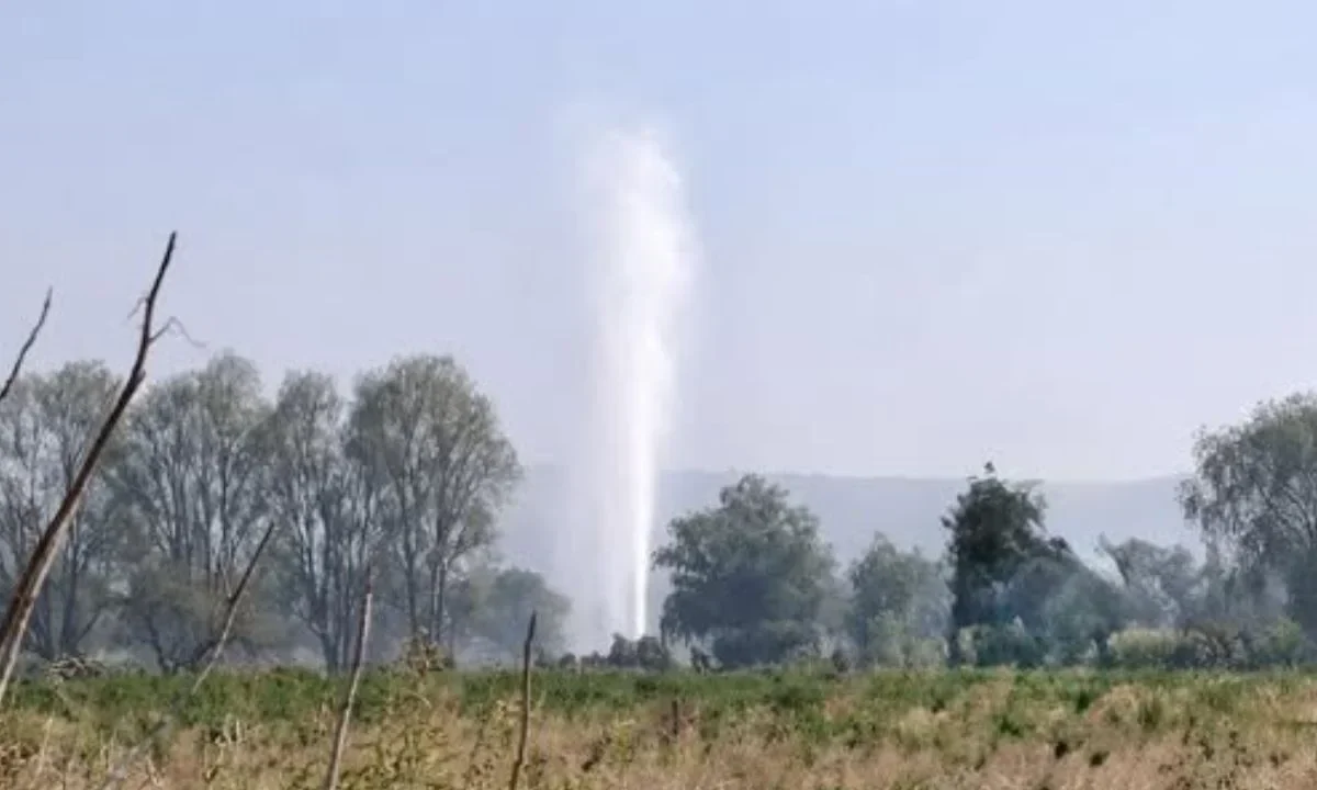 Reportan fuga de combustible en presunta toma clandestina en Tlahuelilpan
