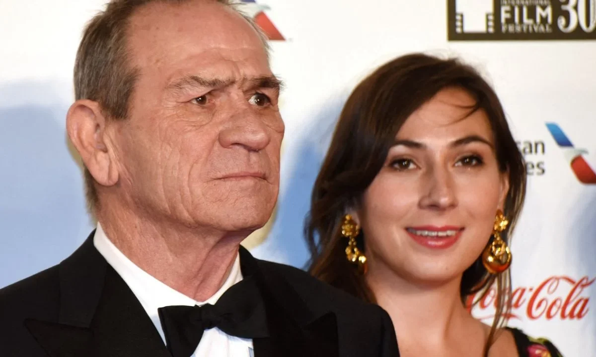 De acuerdo con medios, se reportó el hallazgo sin vida de Victoria Jones, hija del actor Tommy Lee Jones, de los 'Hombres de Negro'.