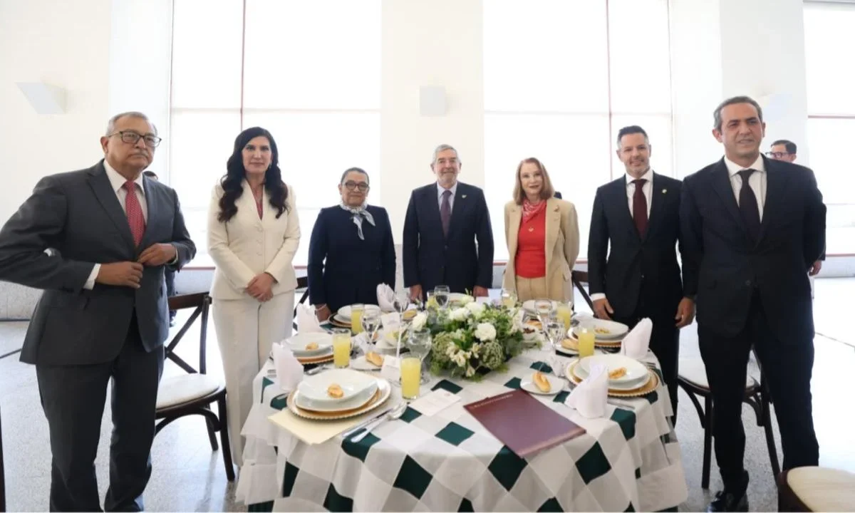 Rosa Icela Rodríguez se reunió con embajadores y cónsules para explicar acciones que lleva a cabo para garantizar la gobernabilidad del país.