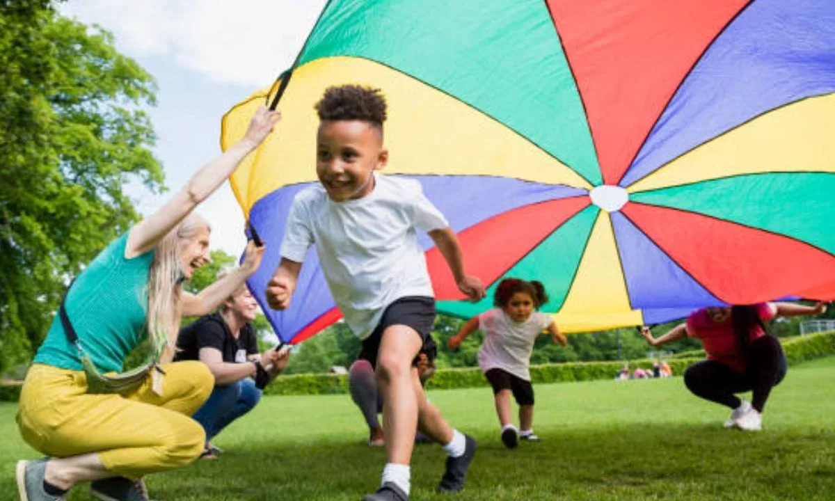 Profeco sugiere espacios recreativos y juegos de destreza como alternativa para disfrutar en familia durante 2026.