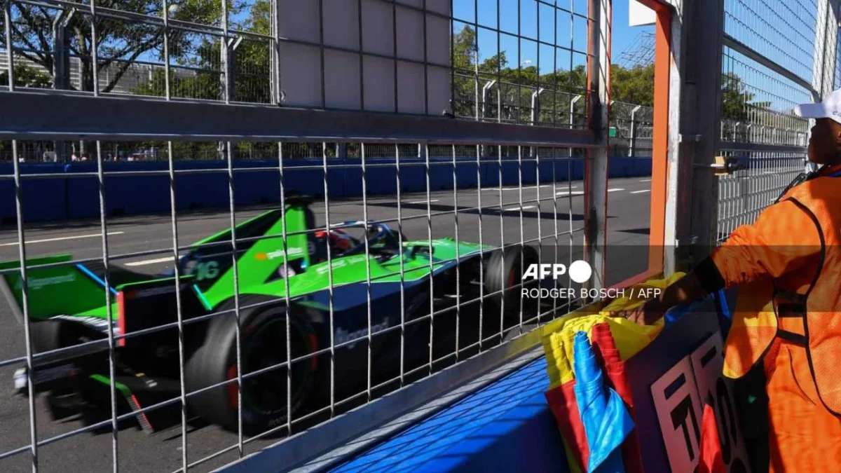 El piloto Sebastien Buemi logra la pole position en E-Prix de Fórmula E.