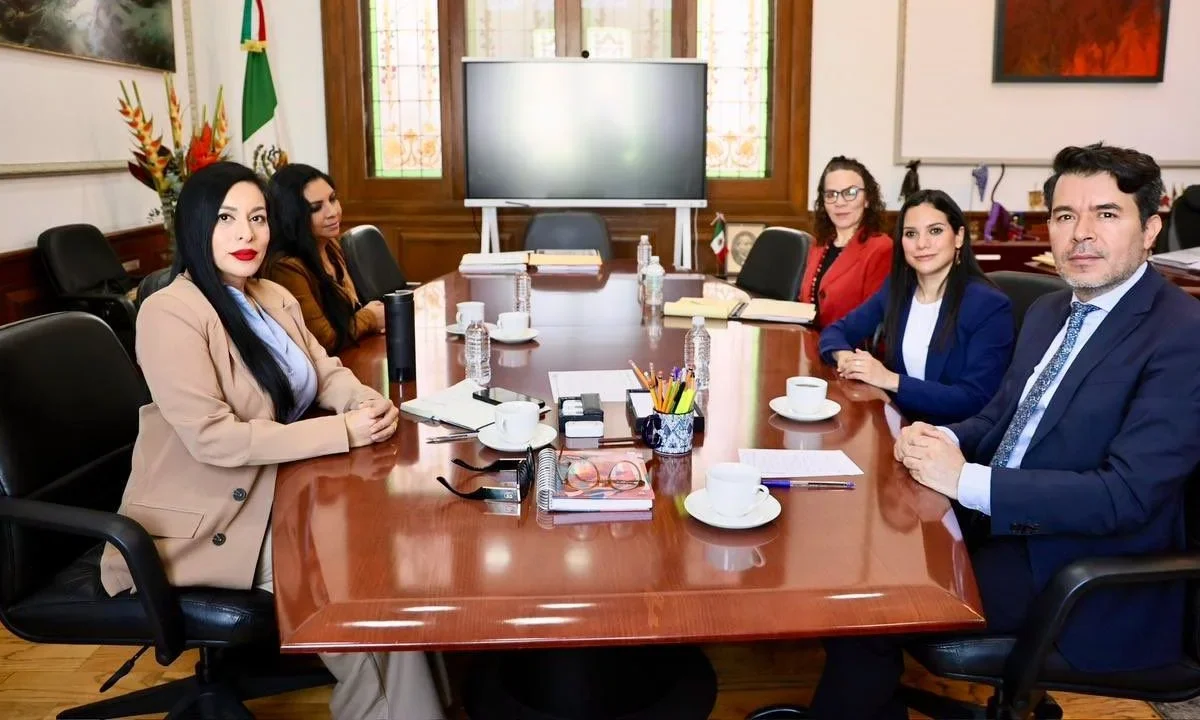 La reunión, instrucción de la titular de Segob, se dio para fortalecer la coordinación y avanzar en la atención a las familias.