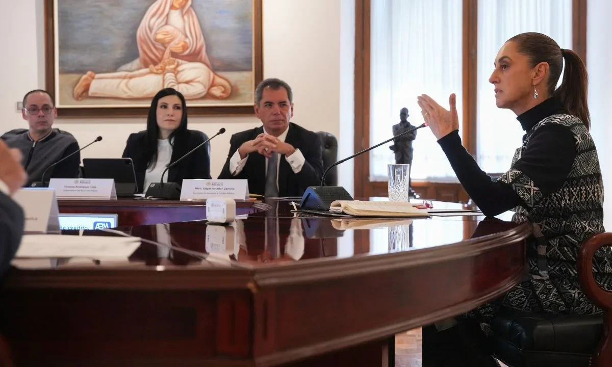 En la reunión, encabezada por Claudia Sheinbaum, participó la gobernadora de Banxico e integrantes de la Asociación Nacional de Bancos.